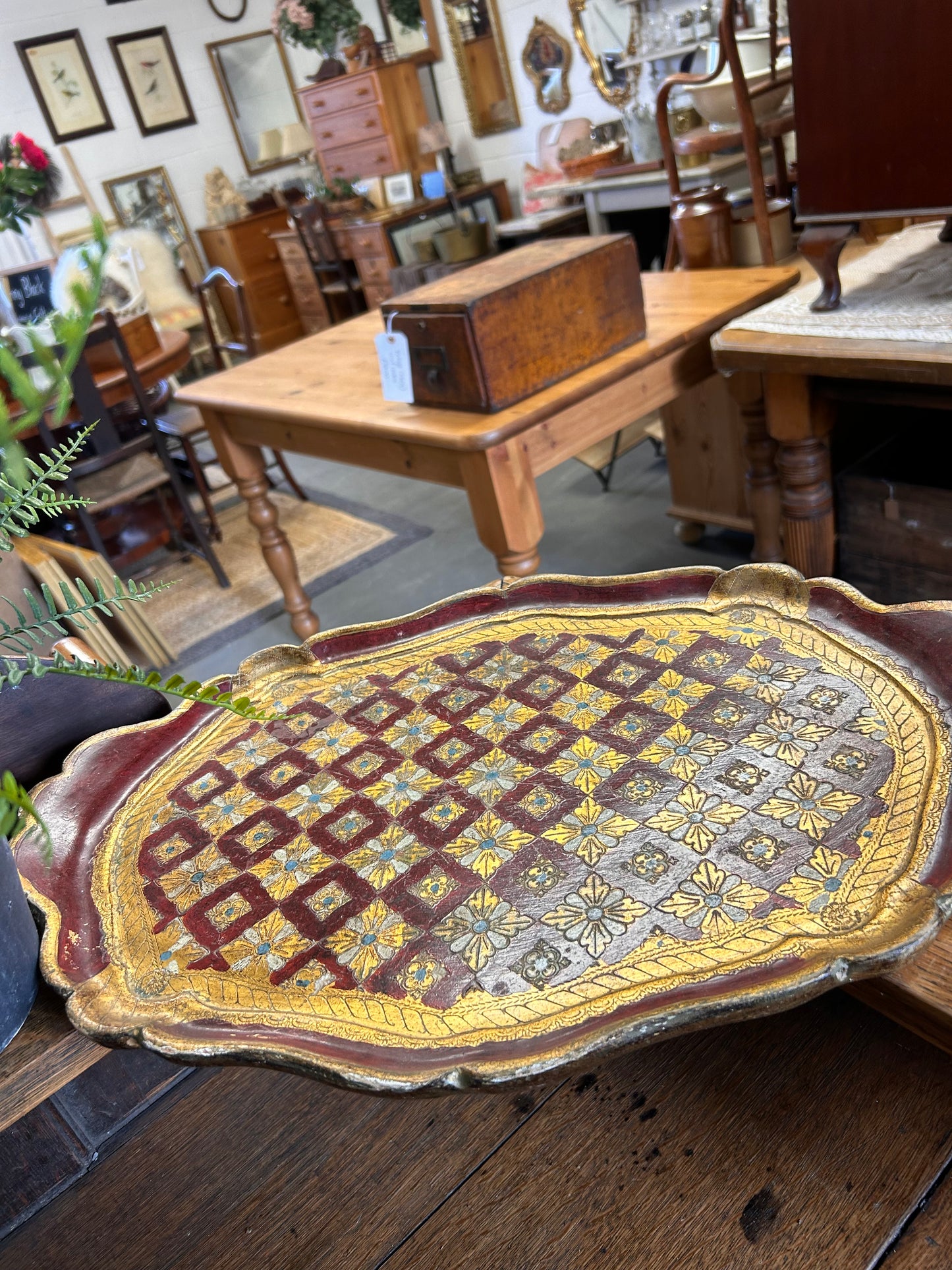 Beautiful Italian Florentine tray with red gold decoration oval ornate shape