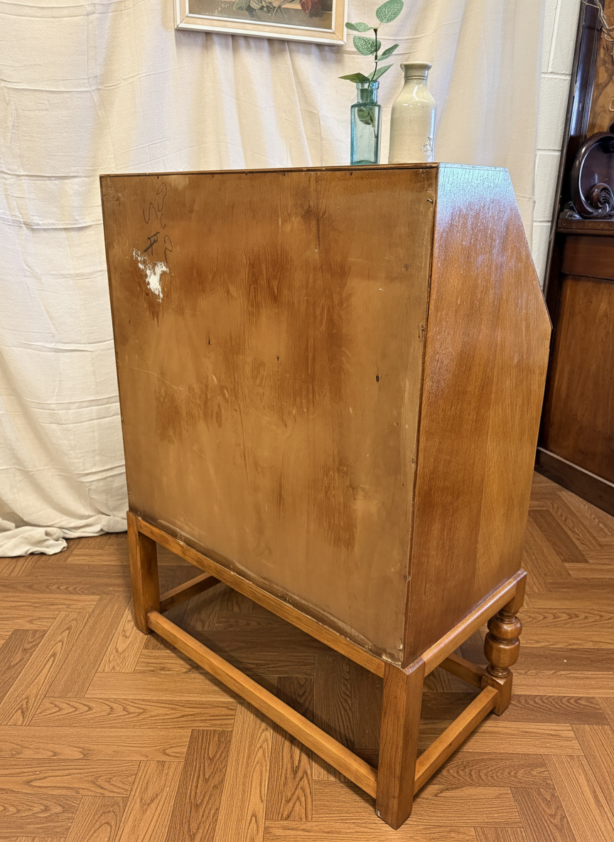 Superb Mid-Century bureau writing desk with storage drawers & Key