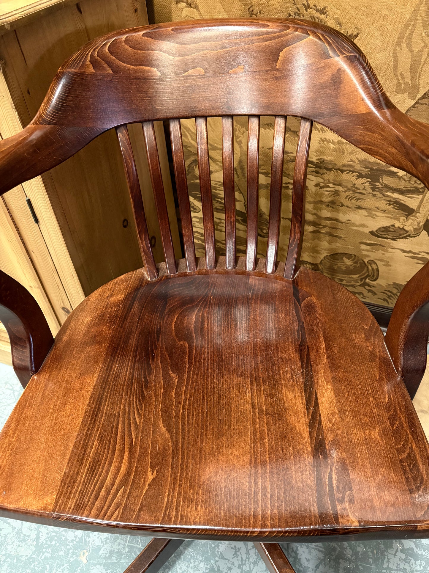 Hardwood Swivel Captains Office Chair Height Adjustable