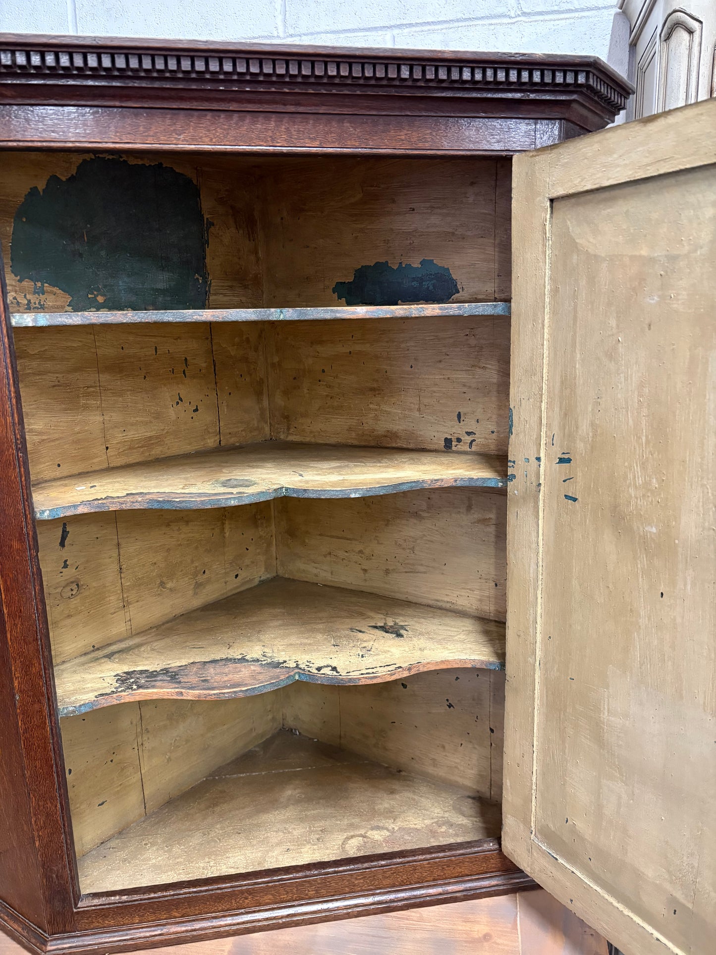 Large Antique Georgian Oak wall hanging corner cupboard cabinet