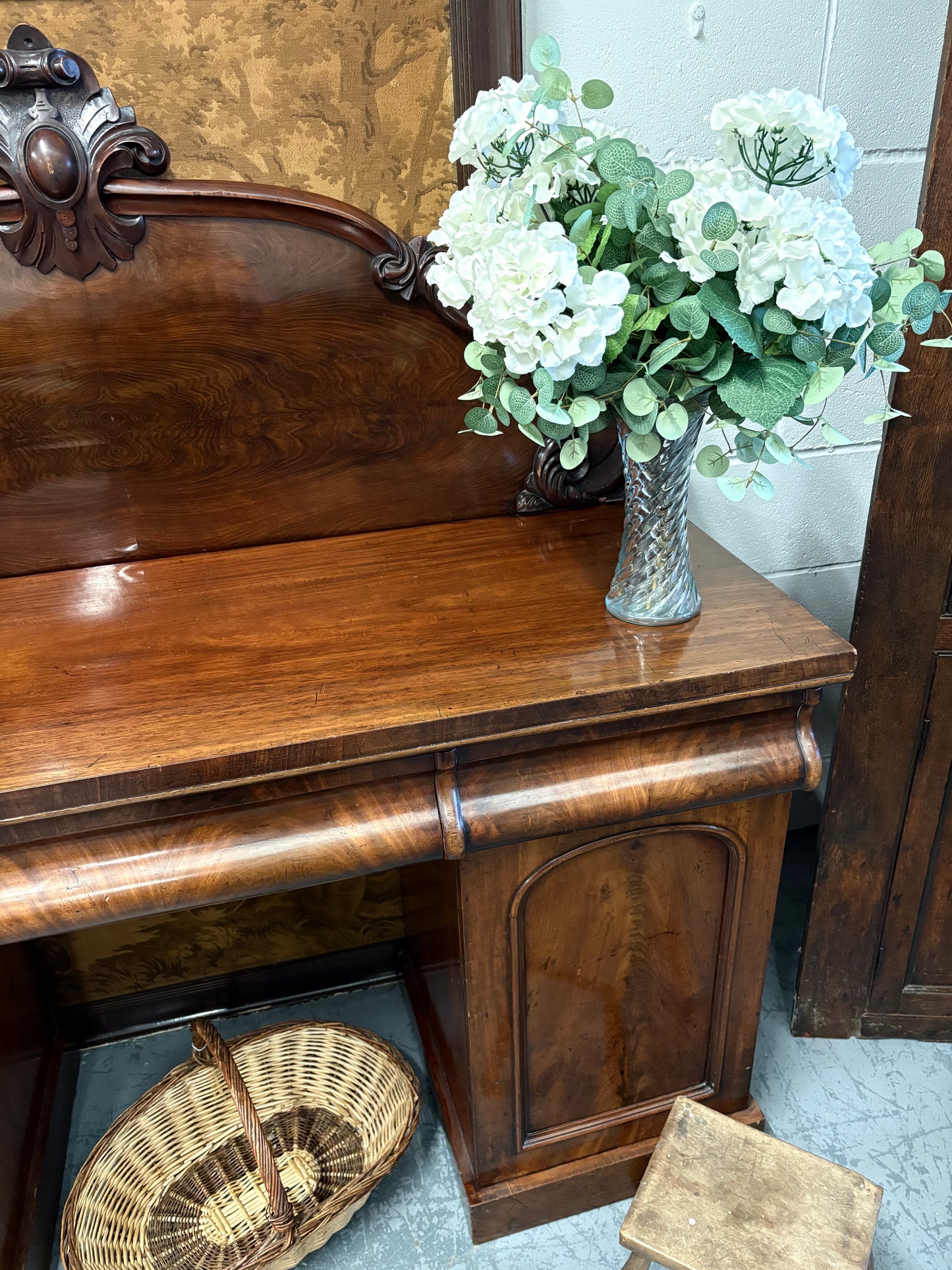 Carved Country House Victorian Mahogany sideboard Console table cupboard drawers