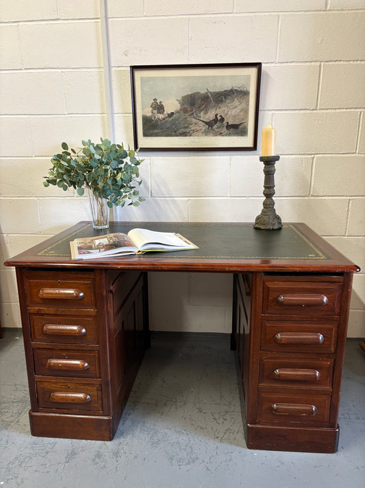 19th Century Mahogany Kneehole Desk 7 Drawers Green Leather Top Country House piece