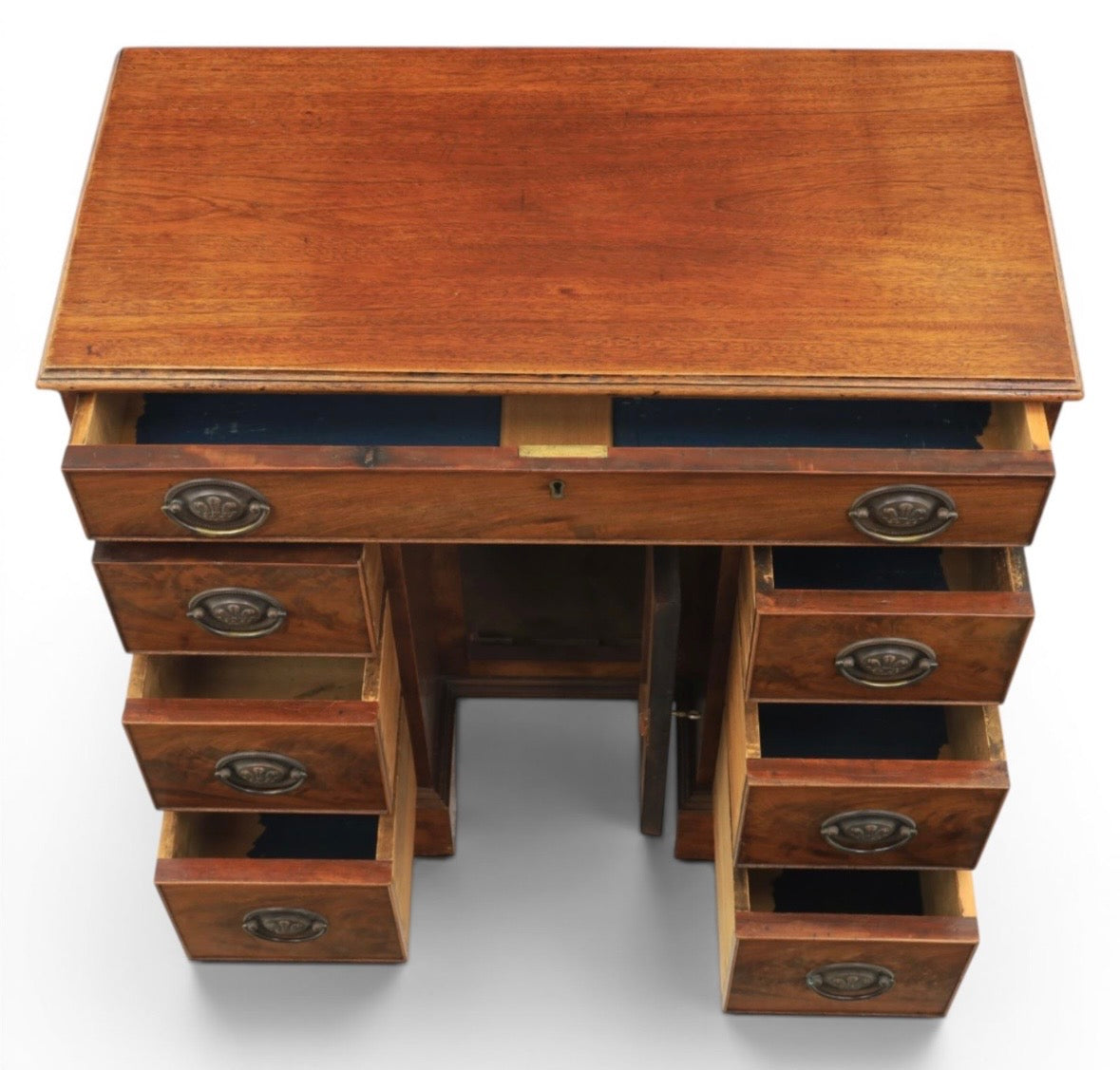 Early 20th century Georgian design walnut kneehole desk