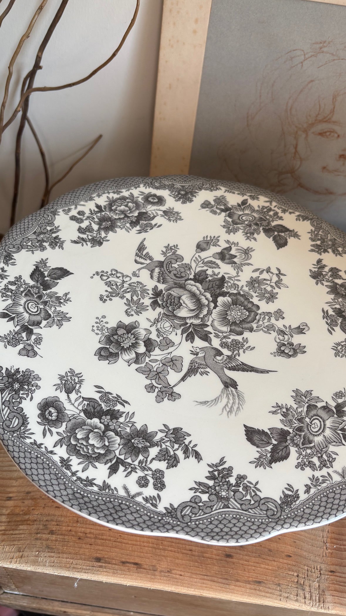 Charcoal and white vintage asiatic pheasant round cake stand