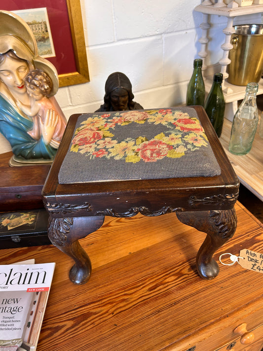 Excellent Victorian Tapestry top Footstool carved decorative legs