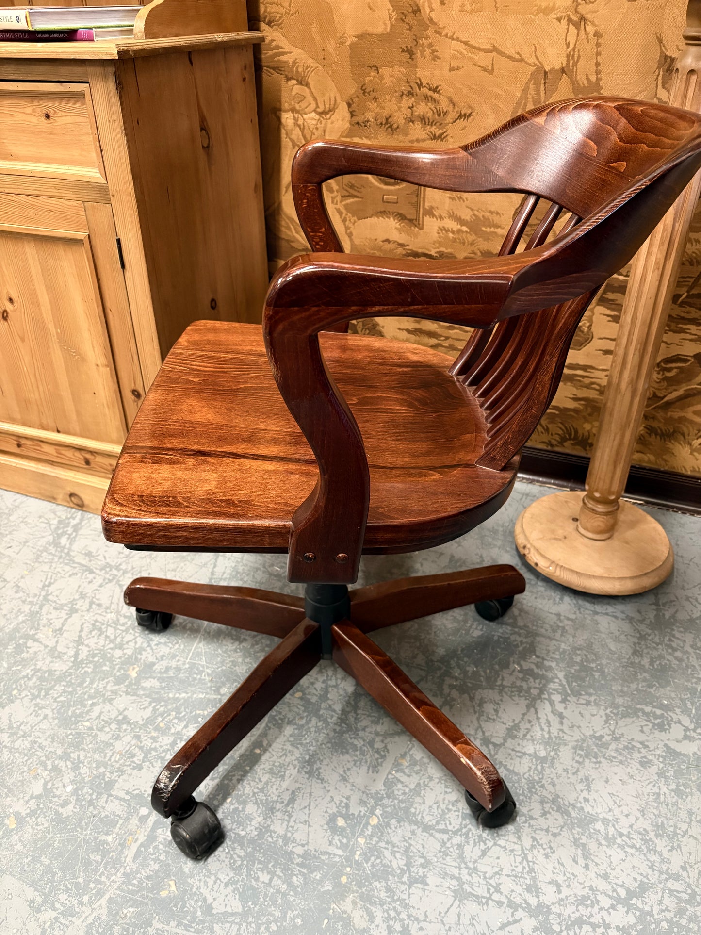 Hardwood Swivel Captains Office Chair Height Adjustable