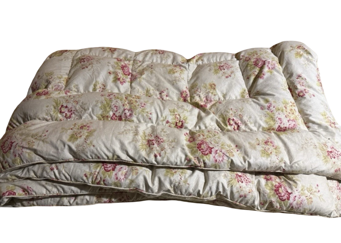 Vintage 1940s chintz plump feather filled eiderdown