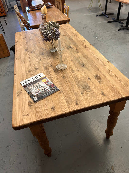 Classic design Large Vintage Farmhouse table thick wooden top Seat up-to 8 people