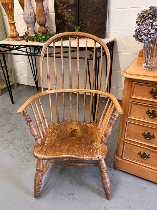 19thC English Hoop back Windsor armchair with spindles turned supports solid sturdy
