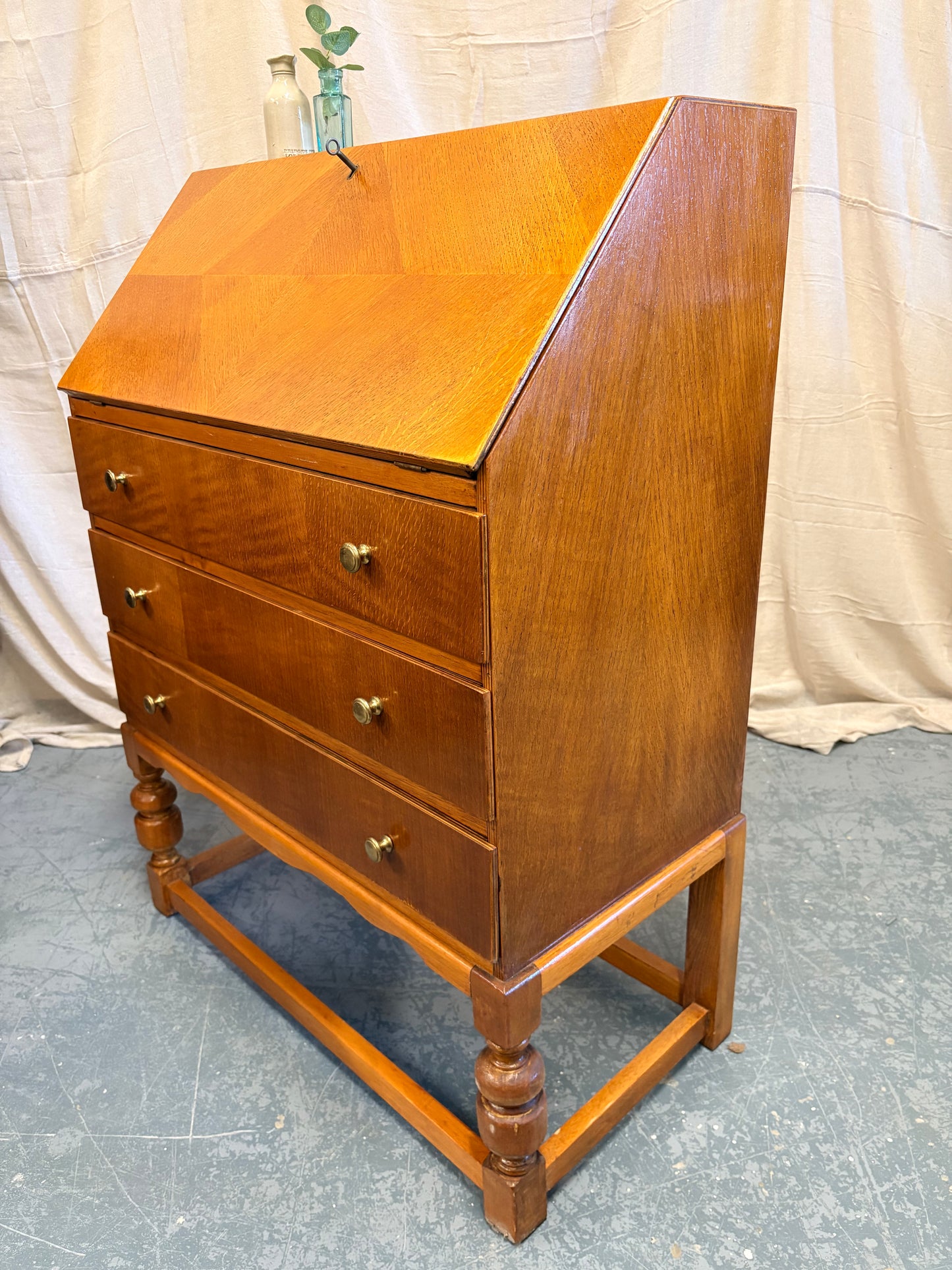 Mid Century bureau writing desk with storage drawers & Key