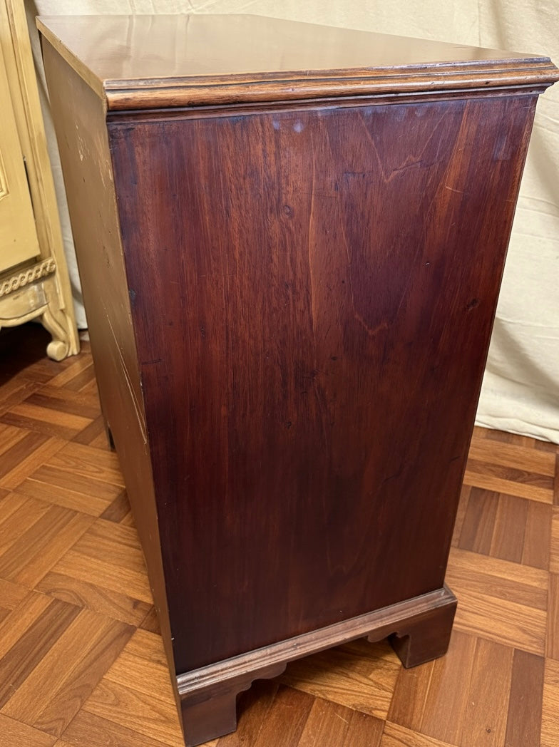 Superb Early 20th century Georgian design walnut kneehole desk Beautiful condition