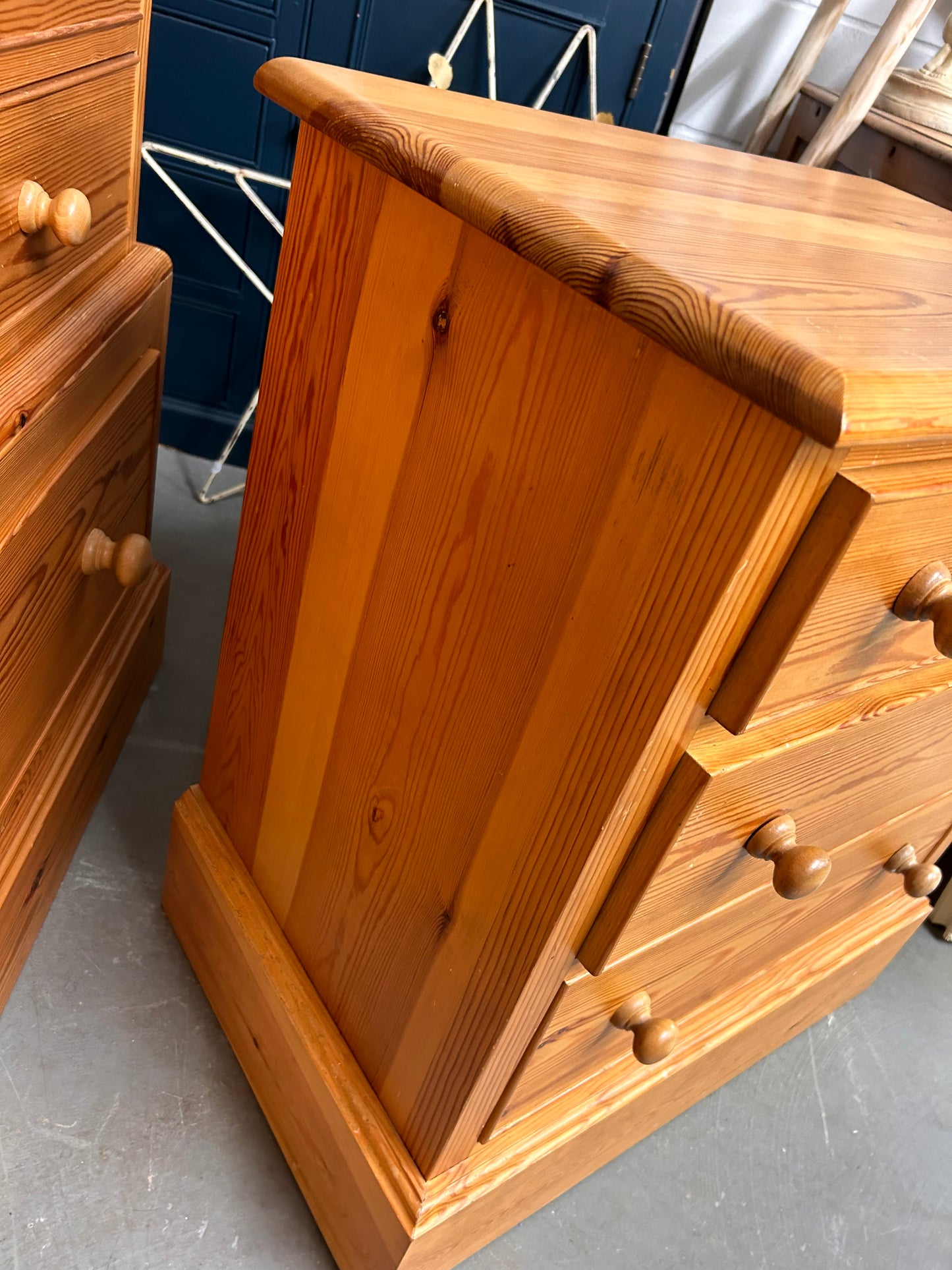 Small preloved vintage good quality pine chest of drawers.