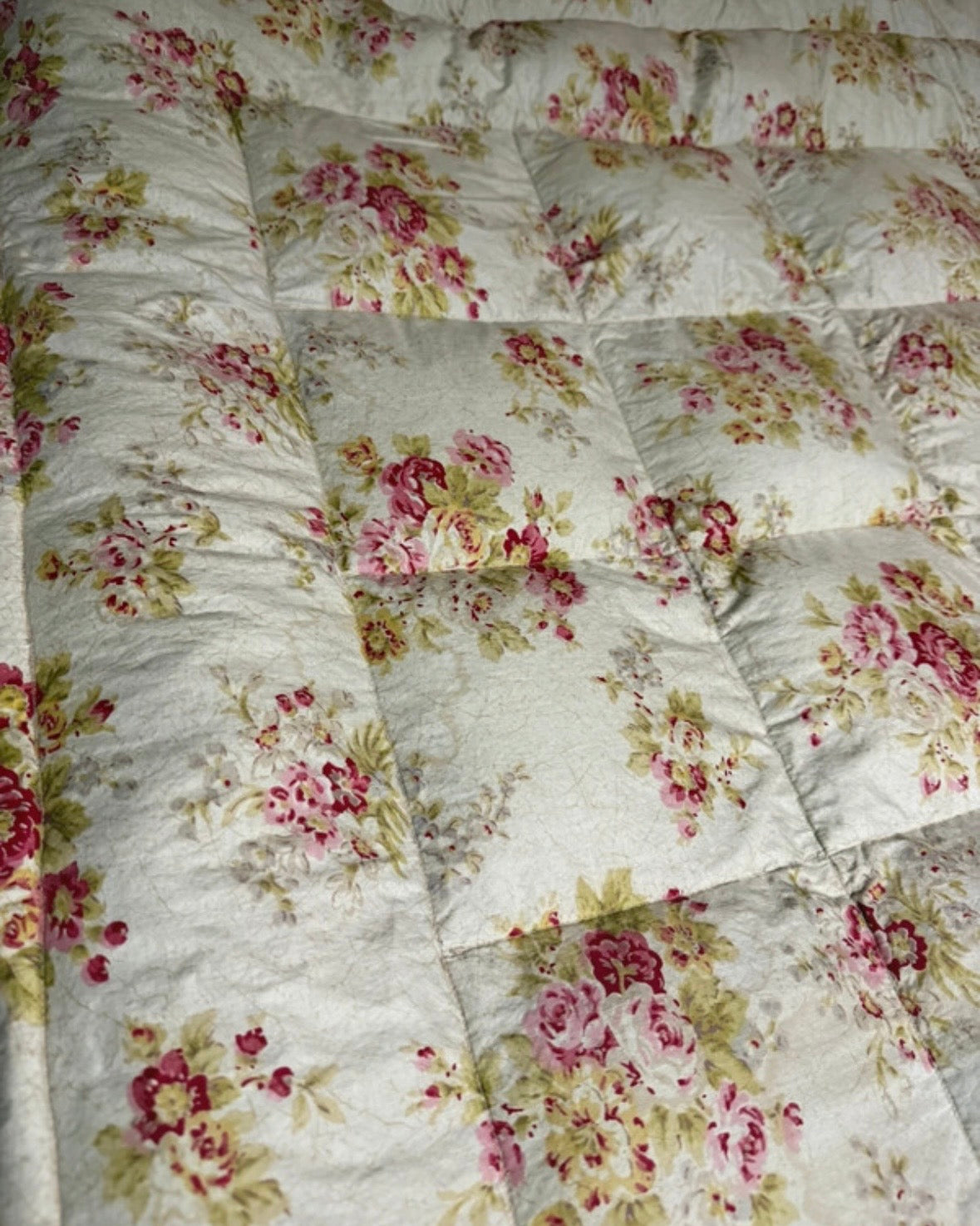 Vintage 1940s chintz plump feather filled eiderdown