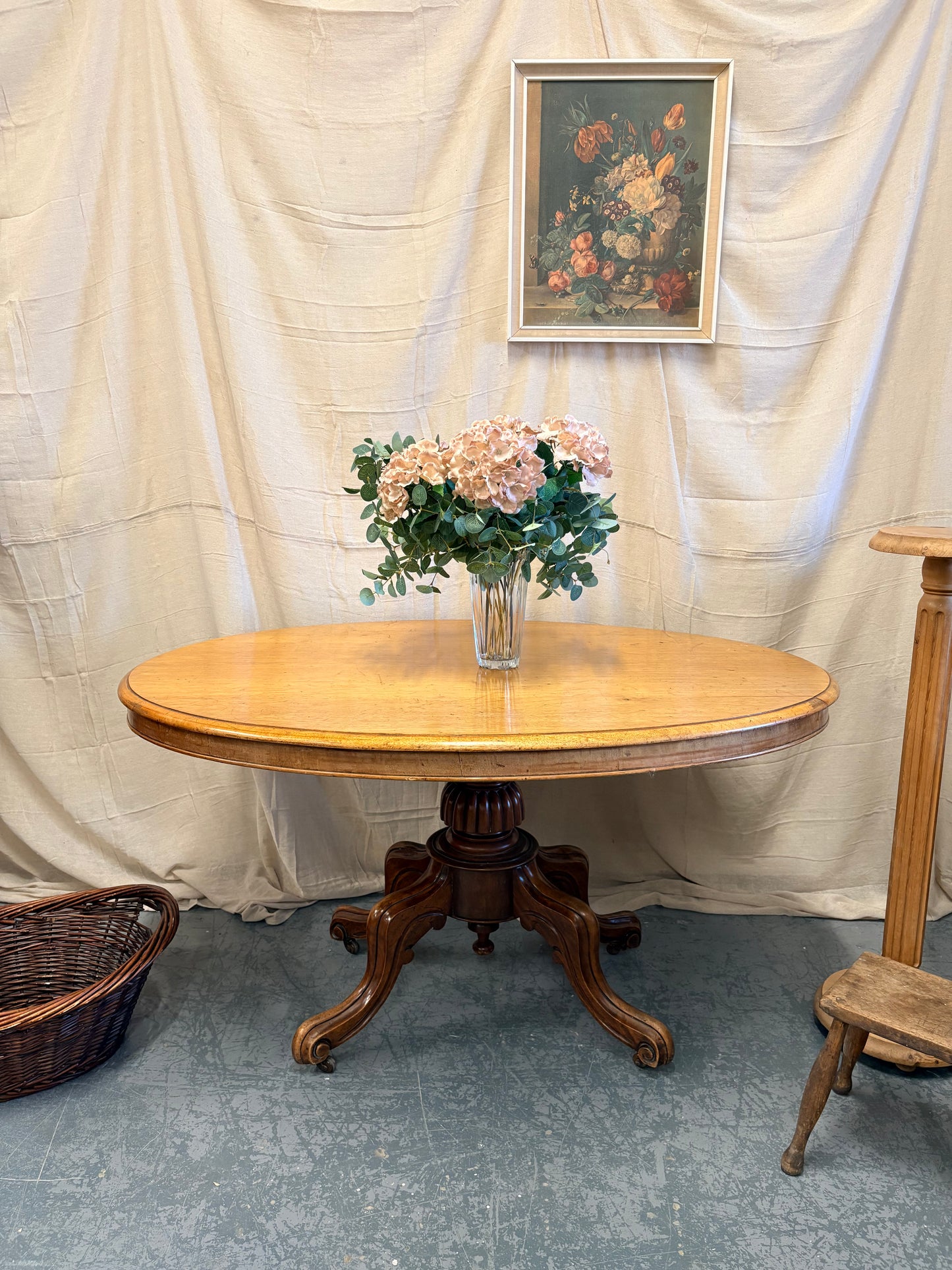Victorian Antique Mahogany Oval Tilting Breakfast Table Carved legs