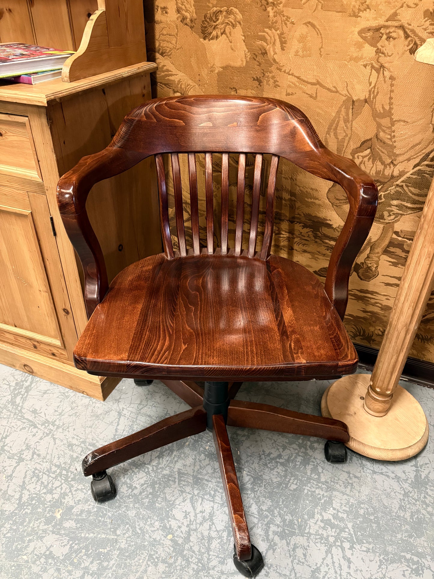 Hardwood Swivel Captains Office Chair Height Adjustable