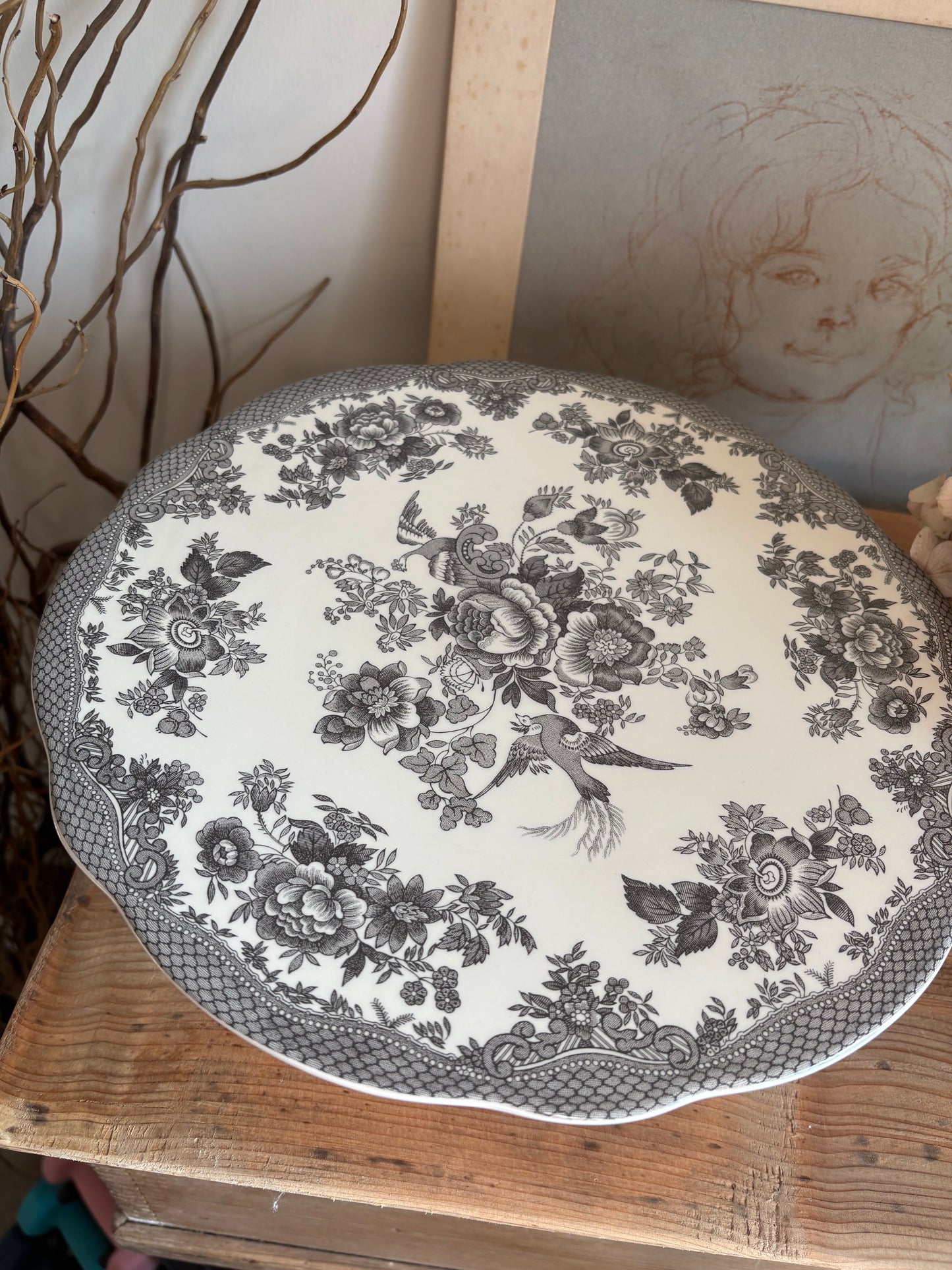 Charcoal and white vintage asiatic pheasant round cake stand