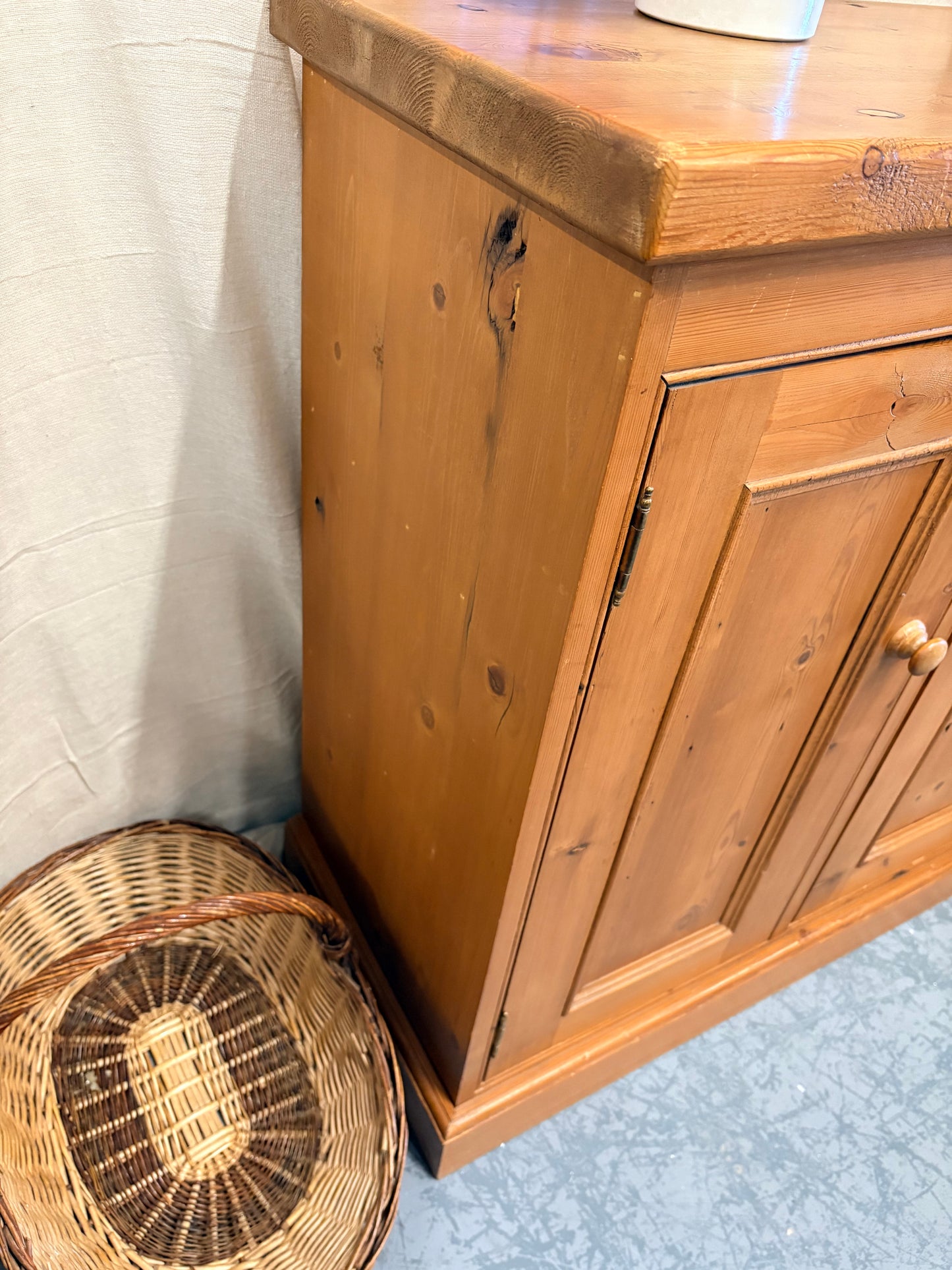 Quality Vintage pine 3 door Storage Cabinet Sideboard Country Farmhouse style