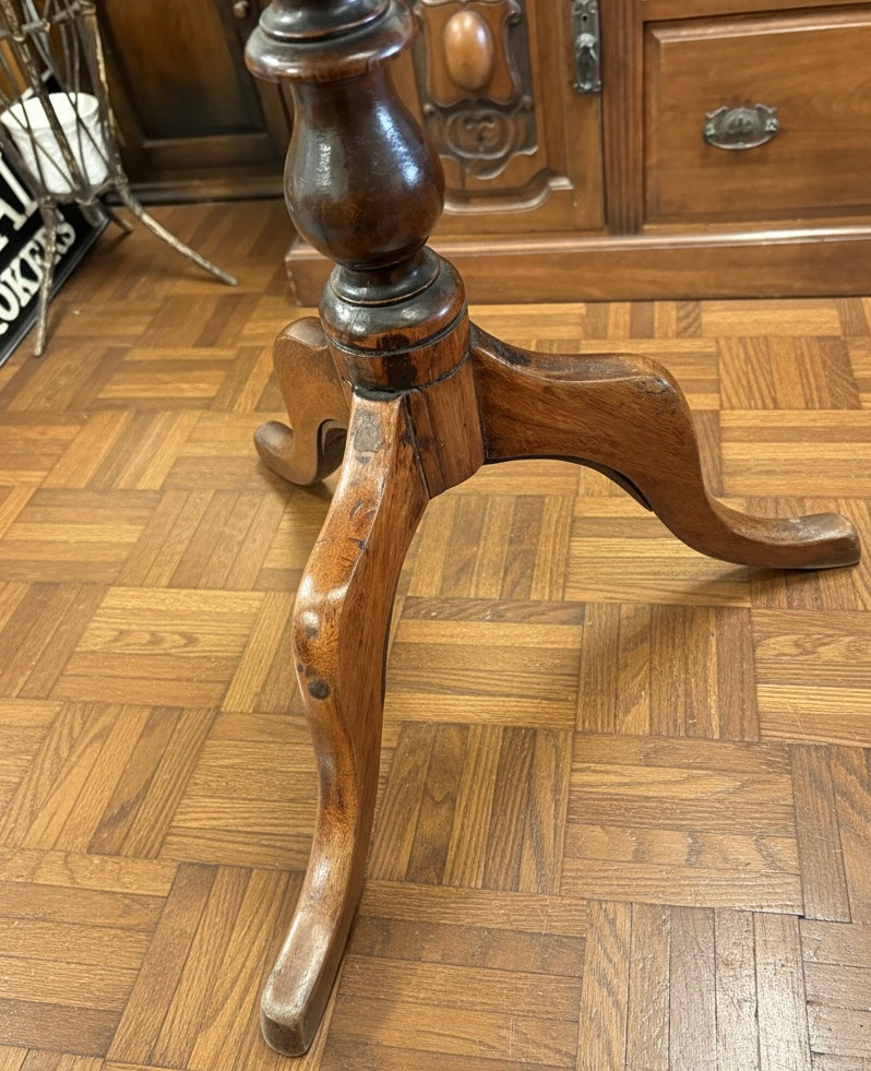 Super Georgian bobbin tilting circular occasional wine / side table ￼