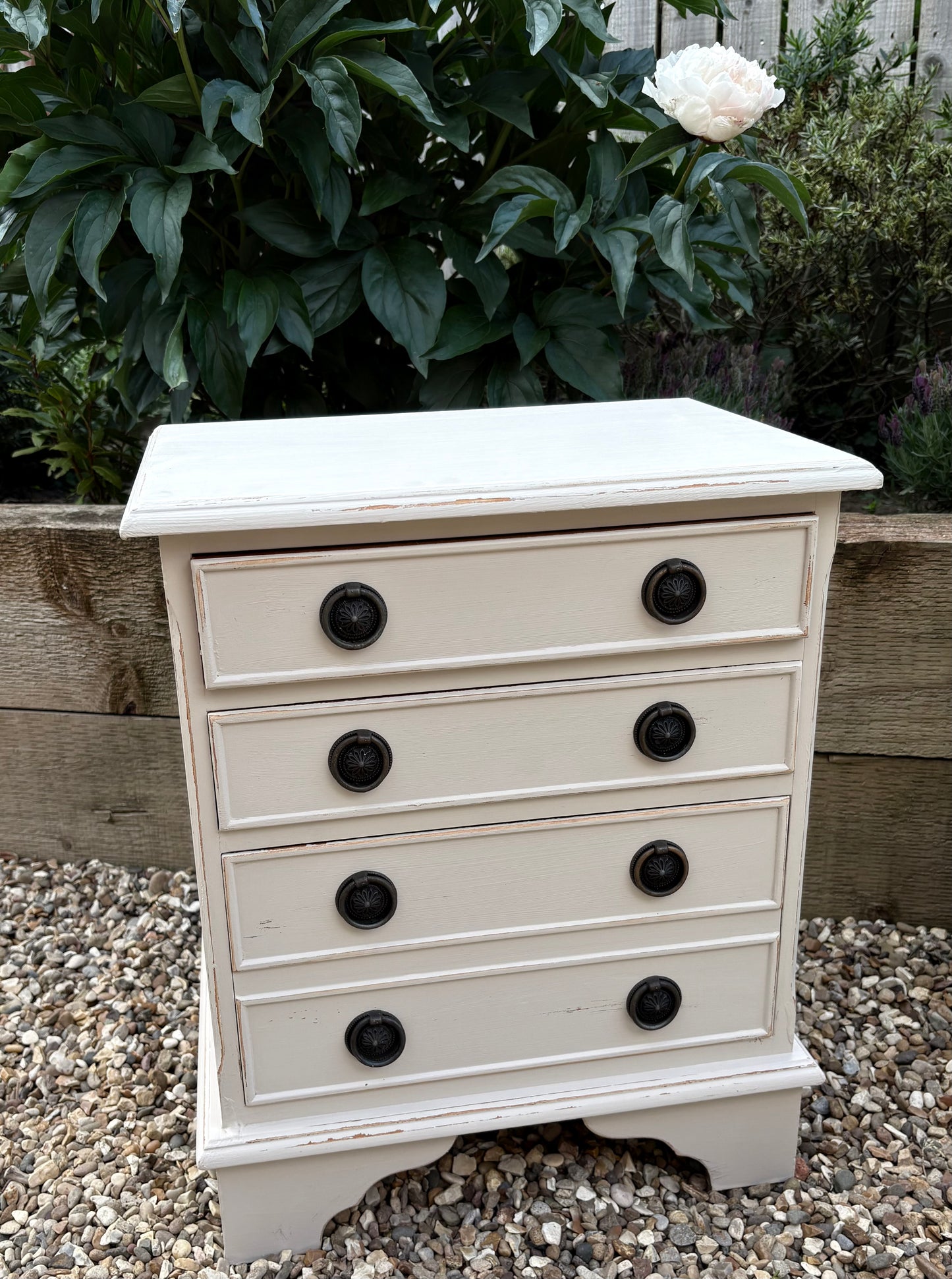 Small 20thC Chest of 3 drawers Ideal side / lamp table / Desktop