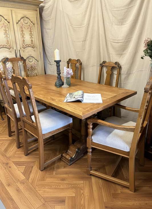 Luxury Quality mango wood dining suite, comprising of a large dining table and 6 Chairs.
