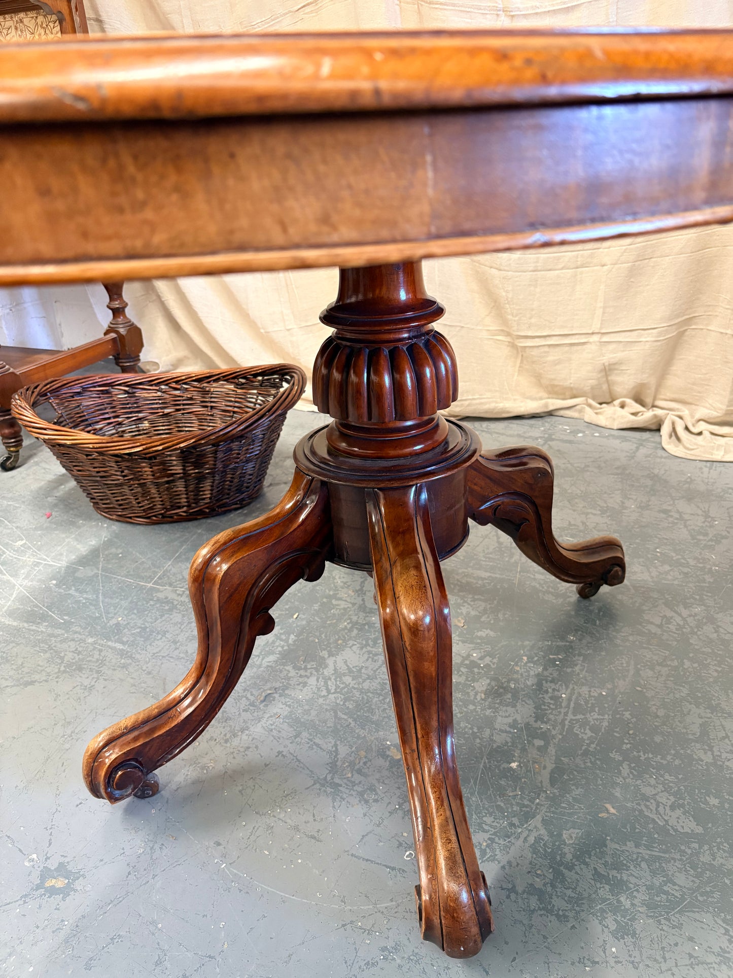 Victorian Antique Mahogany Oval Tilting Breakfast Table Carved legs