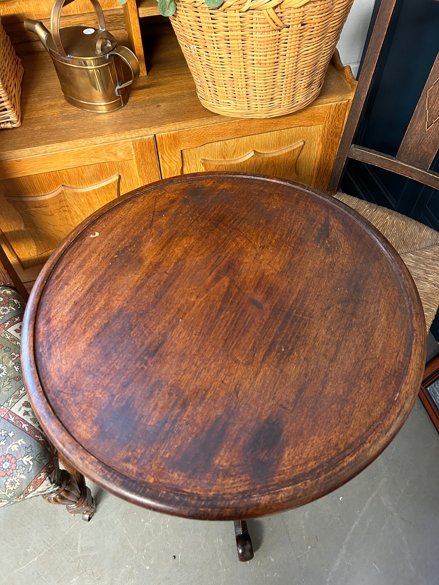 Beautiful Victorian Mahogany tripod table dish top twisted stem