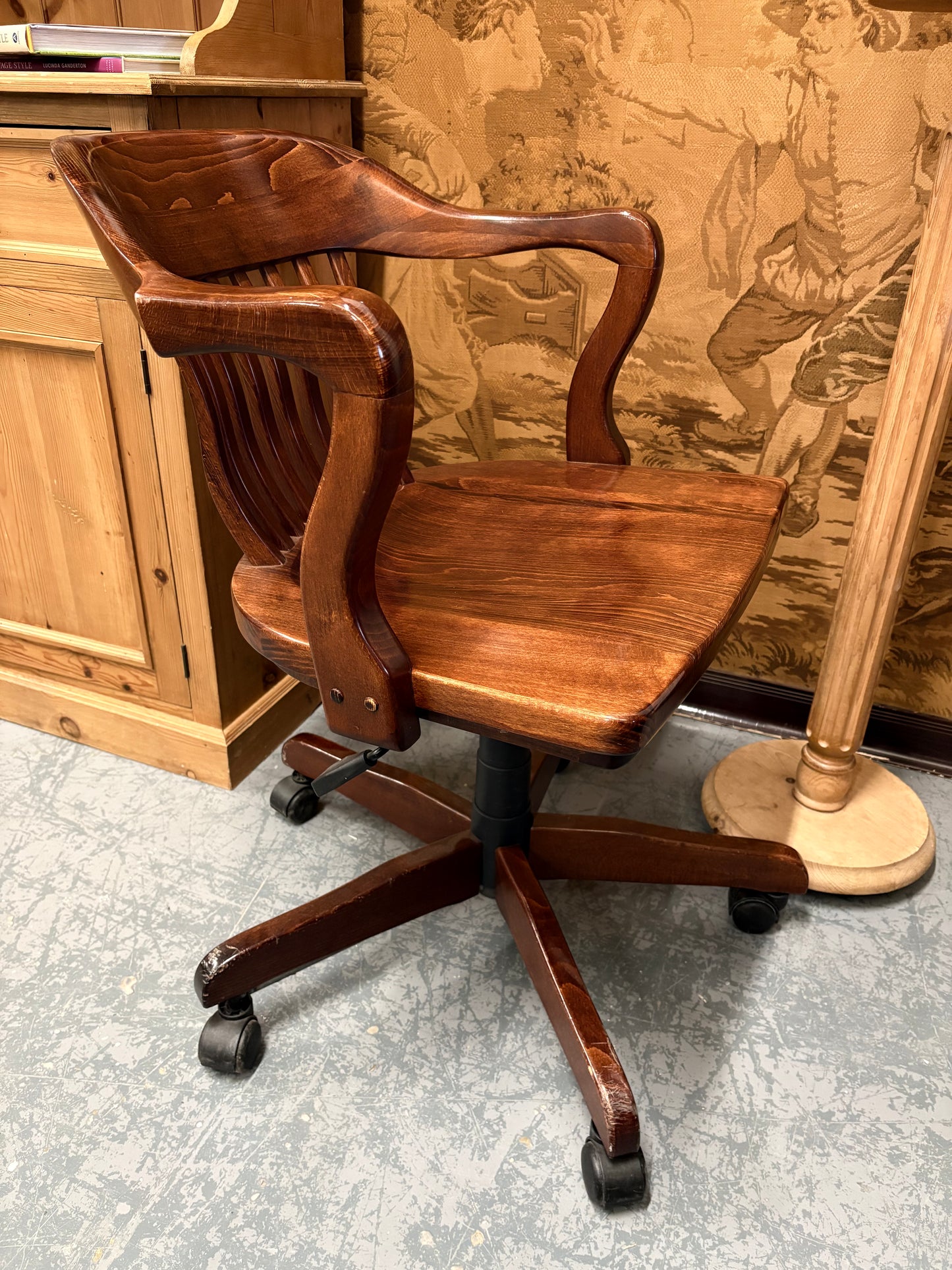 Hardwood Swivel Captains Office Chair Height Adjustable