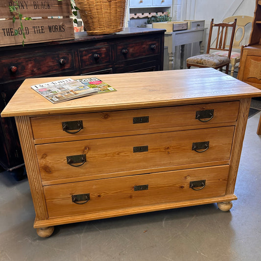 Early 20thC Continental Pine Chest of Drawers - Beautiful item