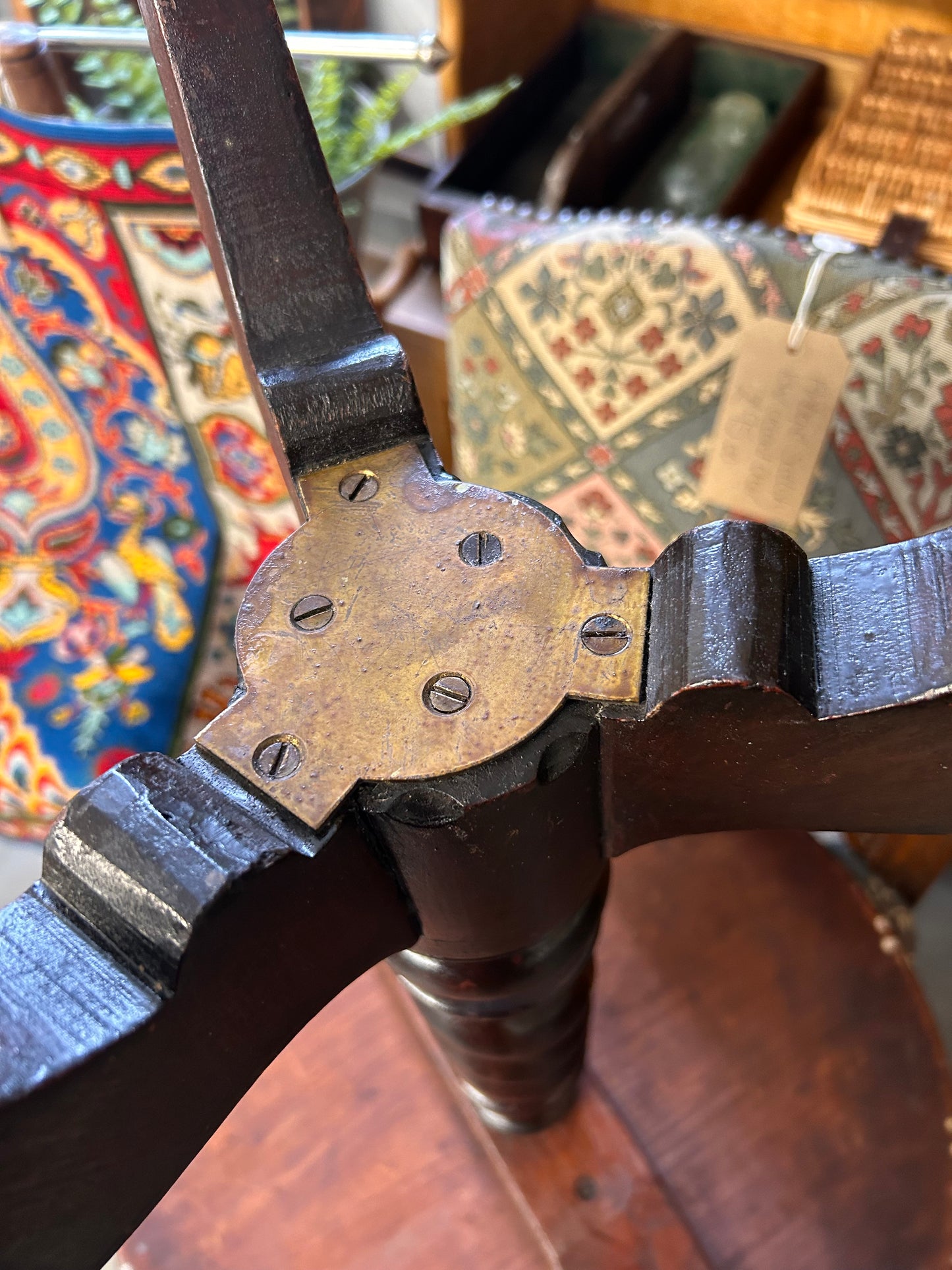 Beautiful Victorian Mahogany tripod table dish top twisted stem