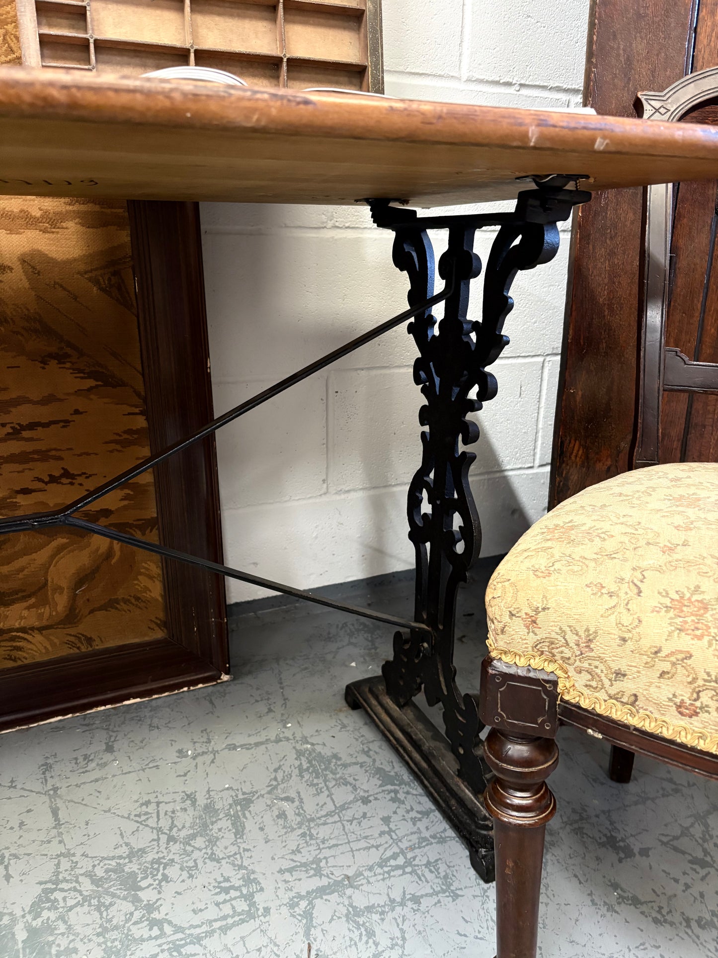 Victorian Cast iron based pub 4 seater table Good Condition