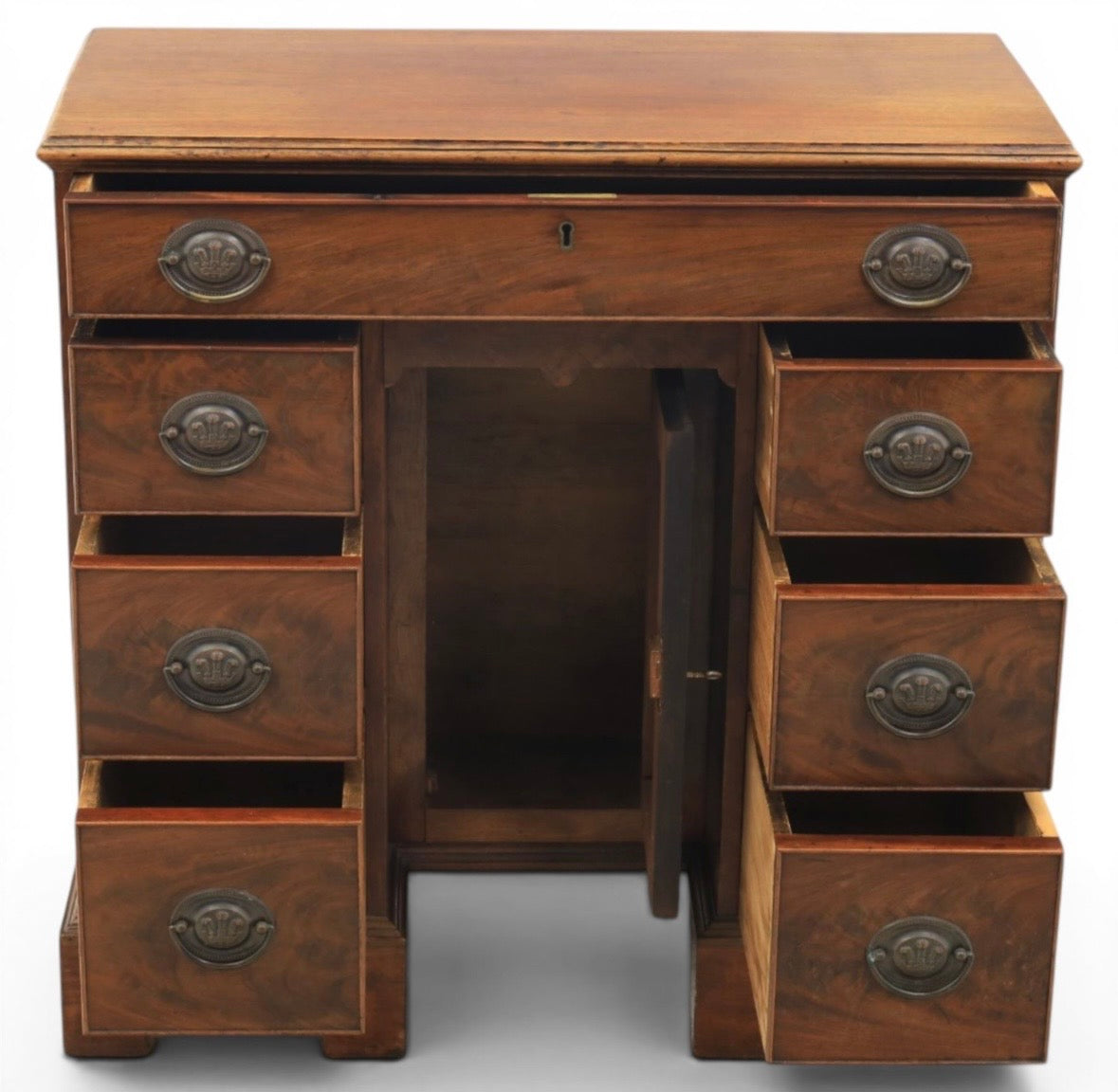 Early 20th century Georgian design walnut kneehole desk