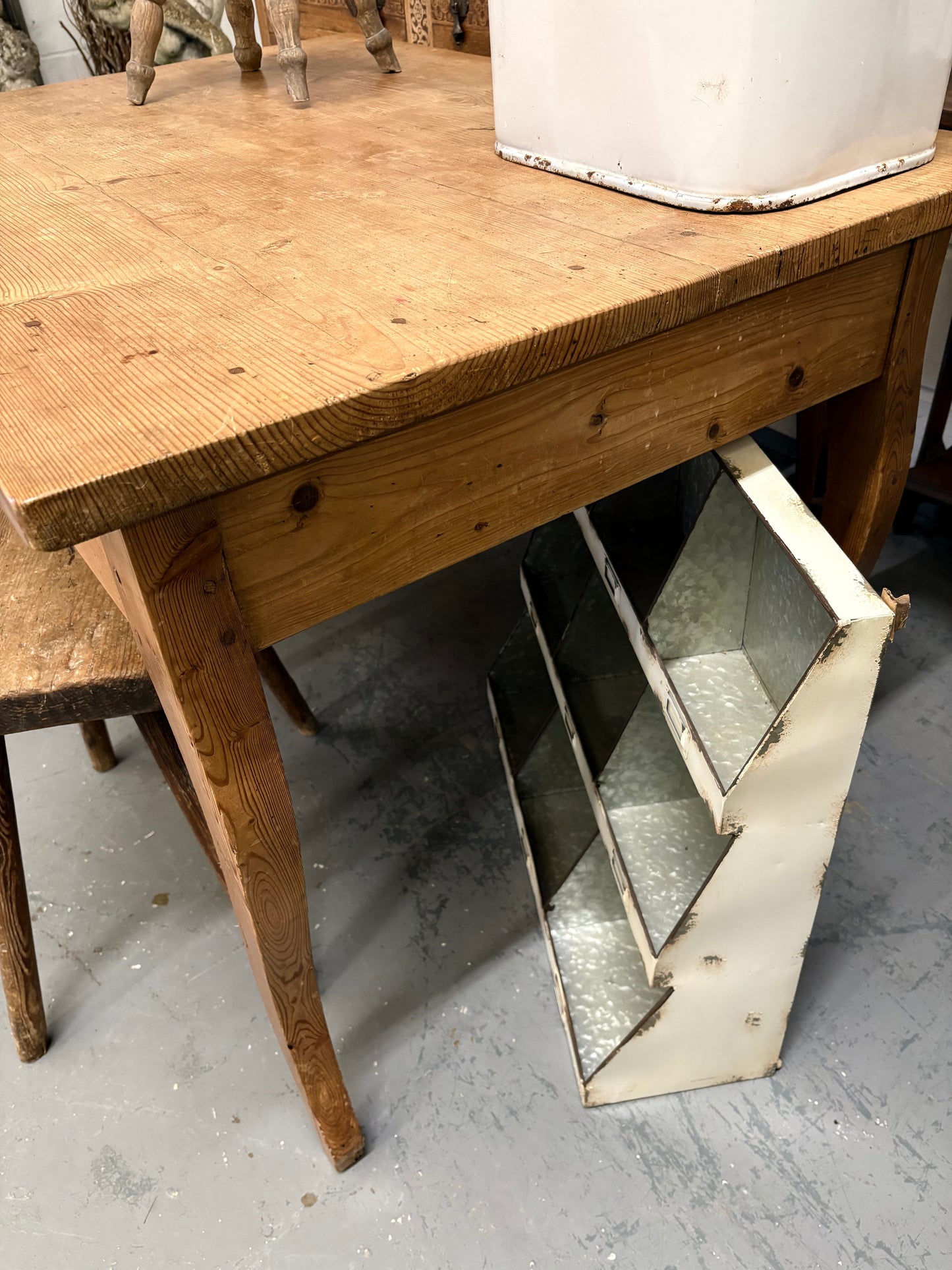 Rustic stripped pine 4 seat kitchen Dining table cabriole legs & cutlery drawer