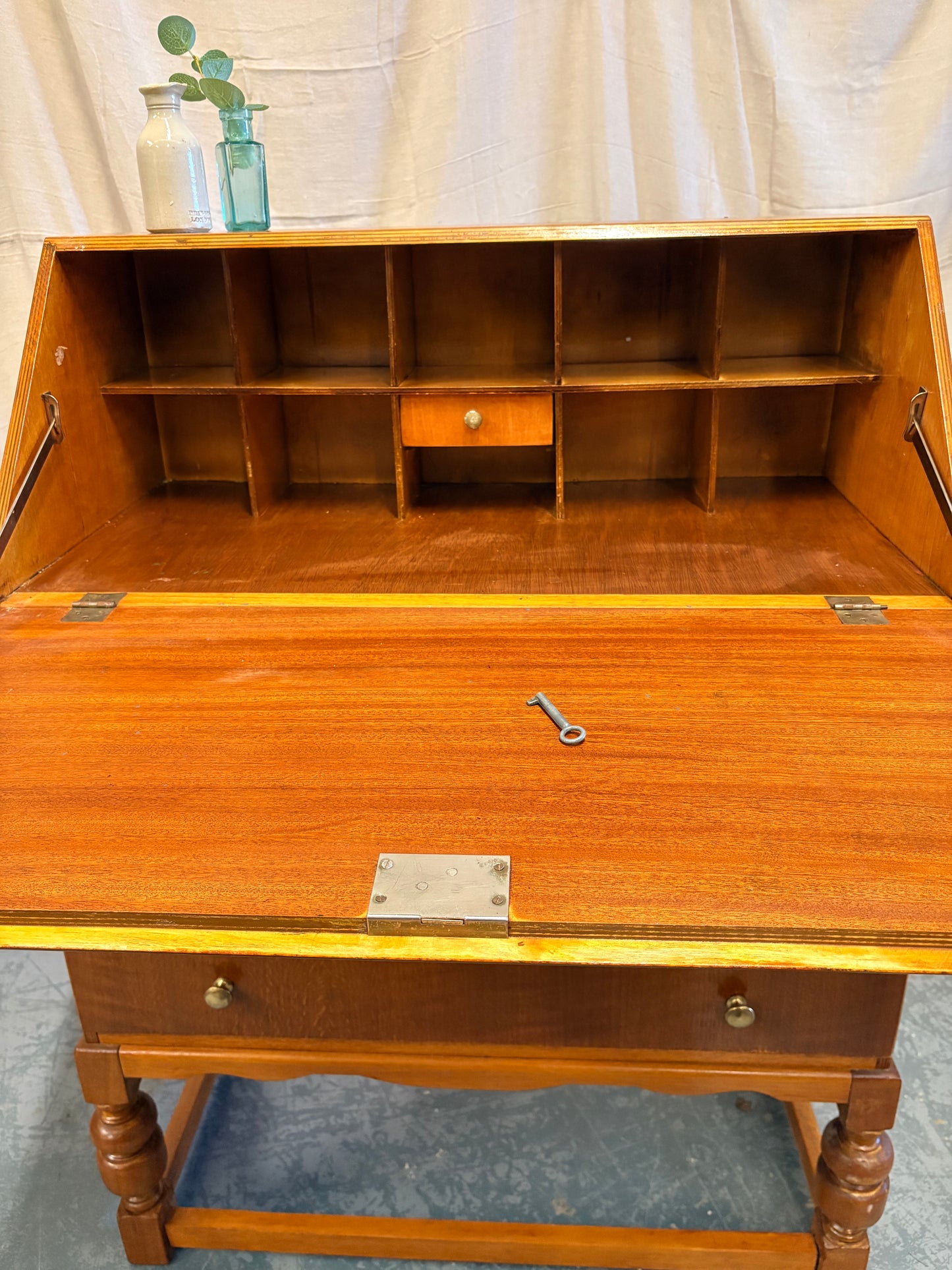 Mid Century bureau writing desk with storage drawers & Key