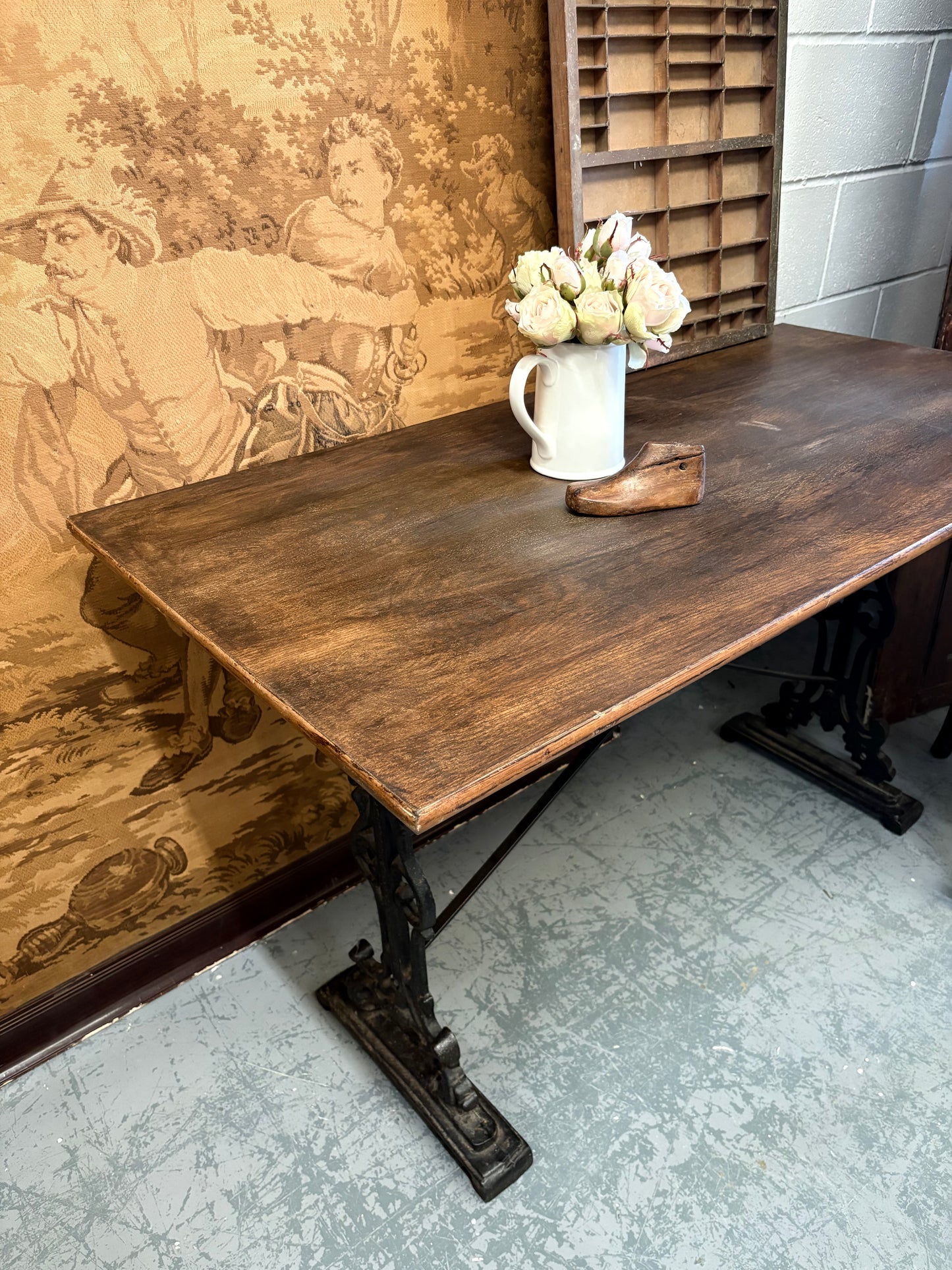 Victorian Cast iron based pub 4 seater table Good Condition