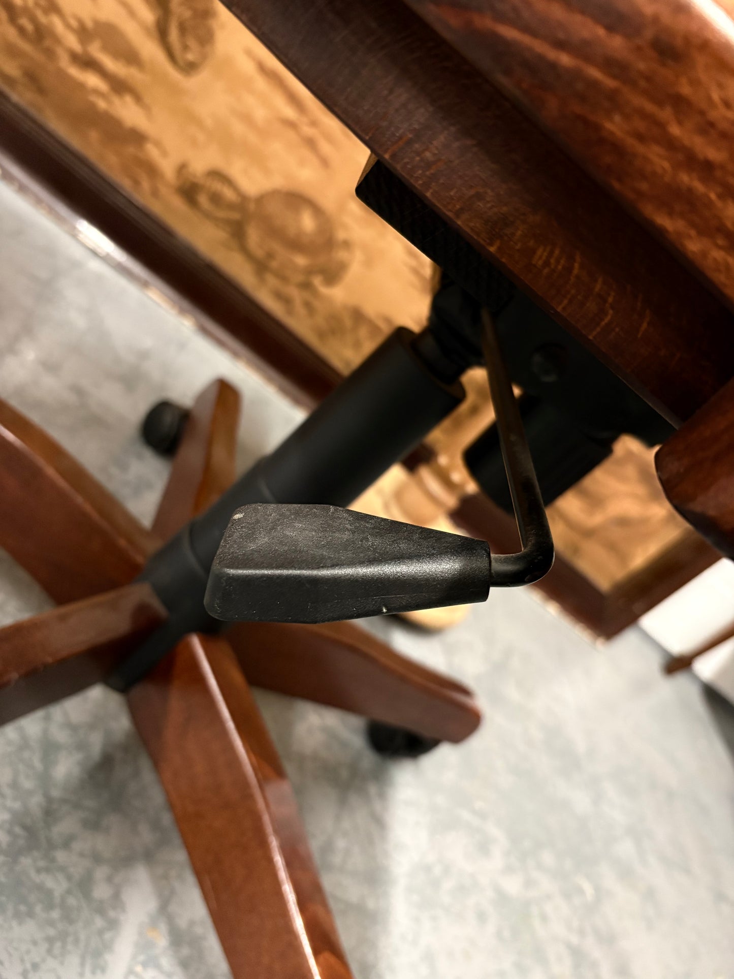 Hardwood Swivel Captains Office Chair Height Adjustable