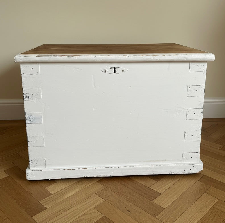 Old Victorian painted shabby pine blanket box / trunk / coffee table / storage chest