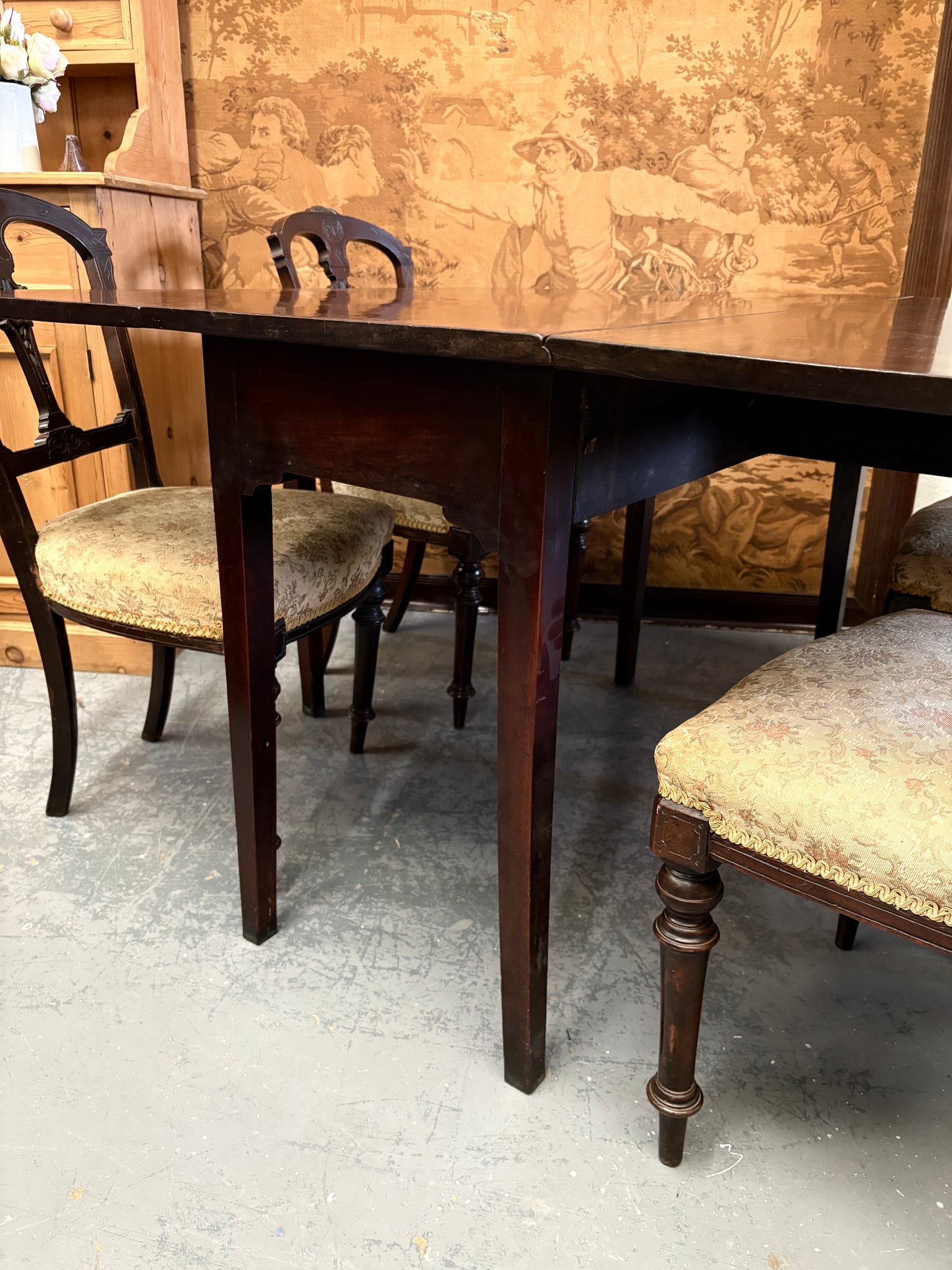 Antique Early 19th Century Mahogany Drop leaf Dining Table