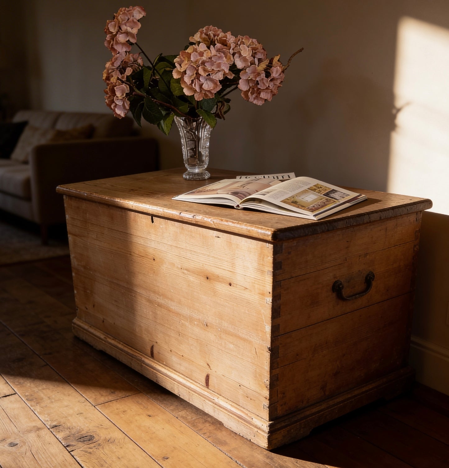 Excellent Victorian stripped pine blanket box / trunk / coffee table / storage chest