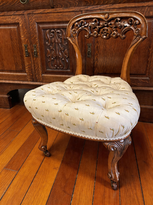 Beautiful carved Upholstered Walnut Victorian Ladies Bedroom Chair