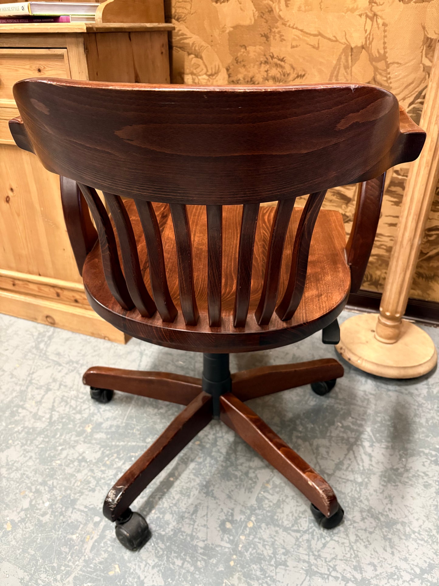 Hardwood Swivel Captains Office Chair Height Adjustable