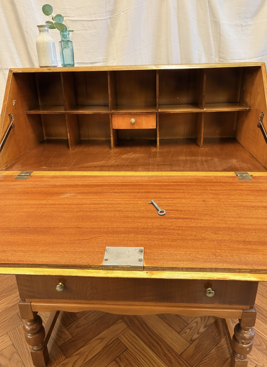 Superb Mid-Century bureau writing desk with storage drawers & Key