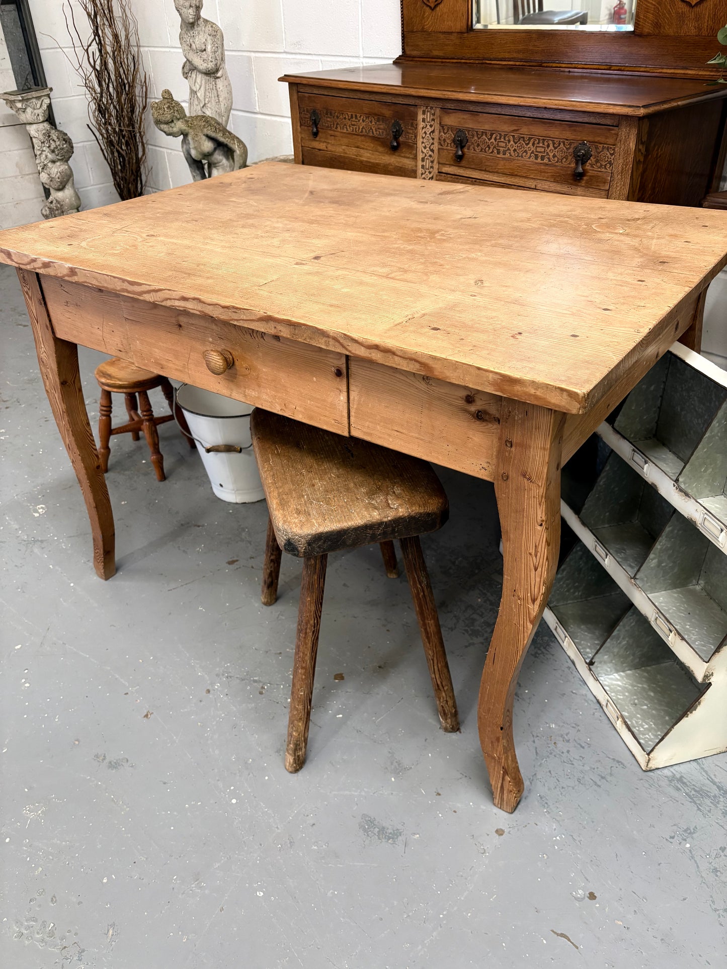 Rustic stripped pine 4 seat kitchen Dining table cabriole legs & cutlery drawer