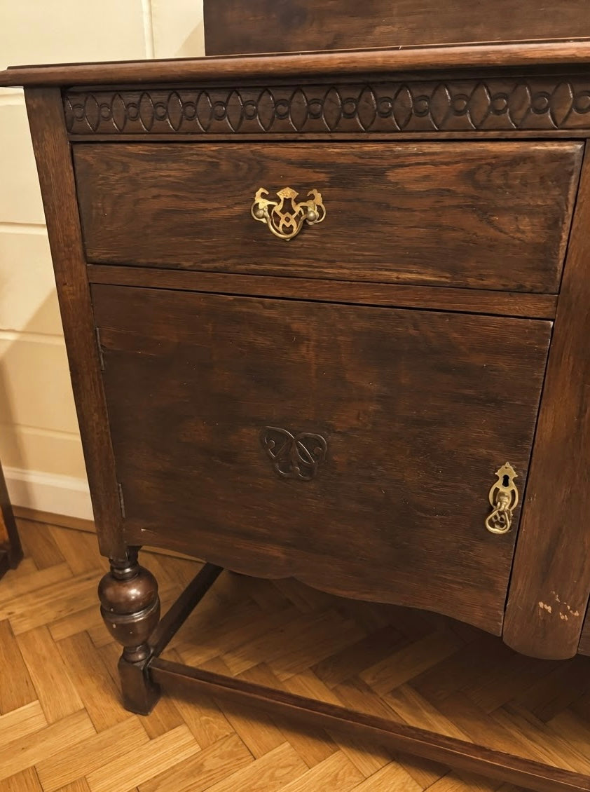 Antique Early 20thC Quality Oak sideboard Cupboard Country House Furniture