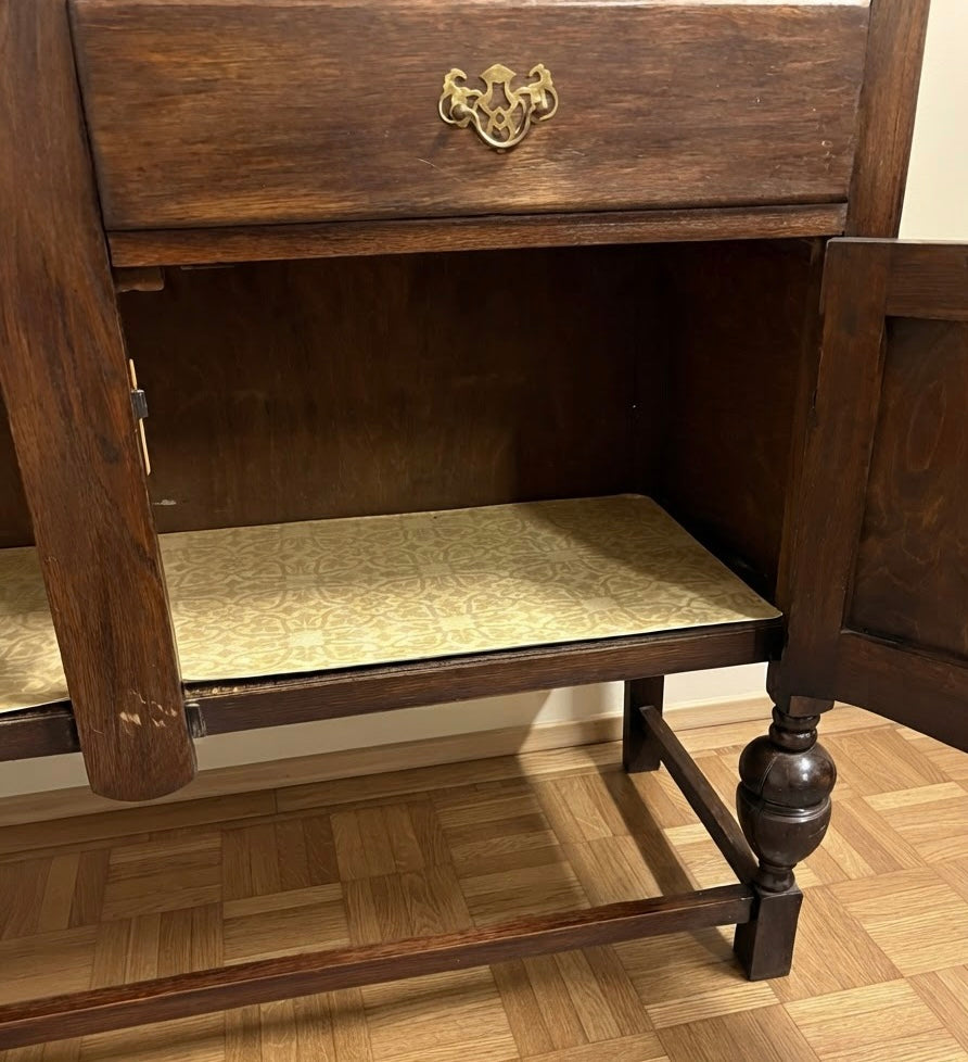 Antique Early 20thC Quality Oak sideboard Cupboard Country House Furniture